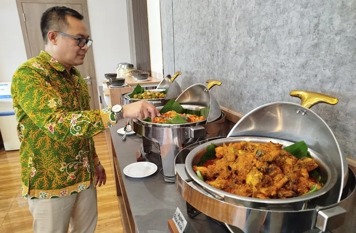 sesarengan azana jombang - ilustrasi berita Sesarengan Azana Jombang: Makan Siang Sepuasnya Rp85.000 di Damarwulan