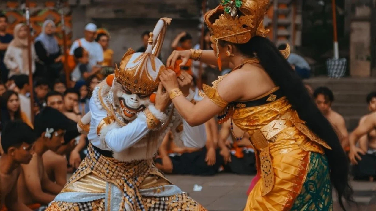 liburan bersama keluarga - ilustrasi berita Cara Seru Memperkenalkan Budaya Indonesia Saat Liburan Bersama Keluarga