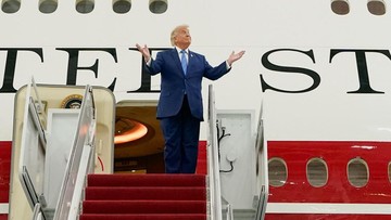 ganti pesawat trump Ganti Pesawat Trump Dilakukan atas Arahan Secret Service… ganti pesawat trump - ilustrasi berita Ganti Pesawat Trump Dilakukan atas Arahan Secret Service saat Pulang dari KTT…