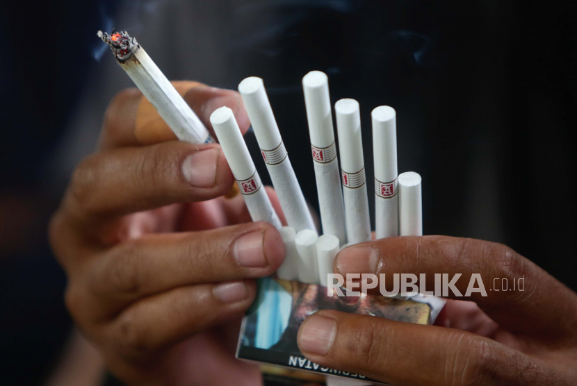 risiko jantung - ilustrasi berita Banyak Perokok Belum Menyadari Risiko Jantung dan Stroke dari Rokok